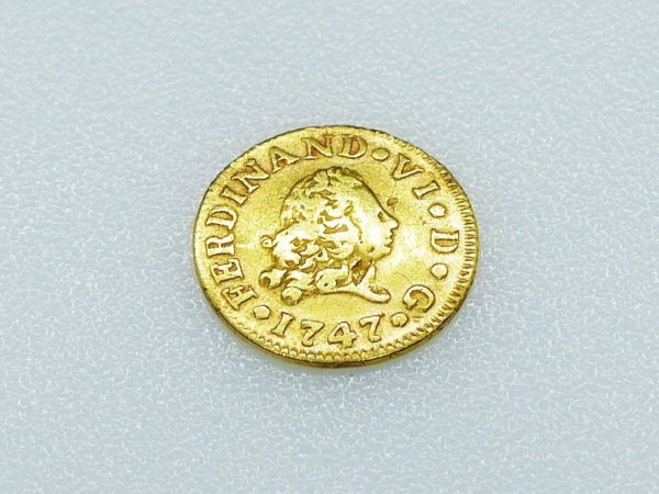 Pièce OR 1/2 ESCUDO - 1747 TTB. Espagne. Ferdinand VI. Very Fine – Image 3