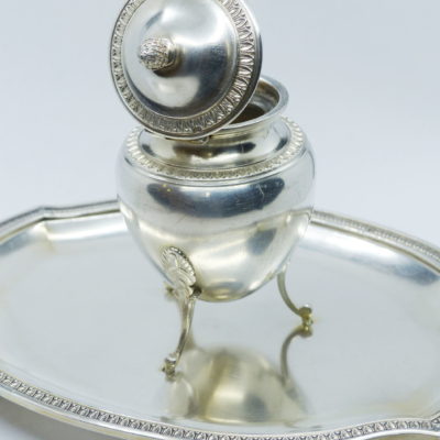 Encrier et son plateau. ARGENT MASSIF. 235,2 grammes. XIX°. Poinçon MINERVE. H&G – Image 4