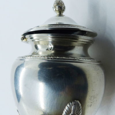 Encrier et son plateau. ARGENT MASSIF. 235,2 grammes. XIX°. Poinçon MINERVE. H&G – Image 9