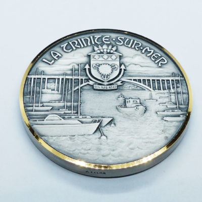 Médaille BRONZE. LA TRINITE SUR MER. J.Balme. Deh hag atao. Catamaran – Image 5