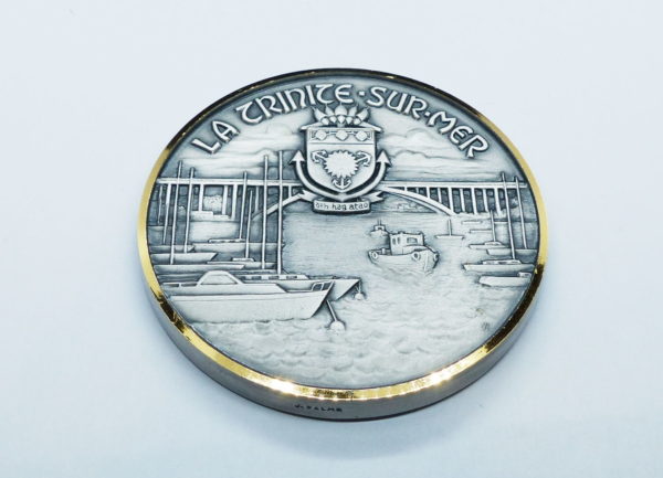 Médaille BRONZE. LA TRINITE SUR MER. J.Balme. Deh hag atao. Catamaran – Image 5