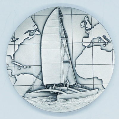 Médaille BRONZE. LA TRINITE SUR MER. J.Balme. Deh hag atao. Catamaran – Image 2