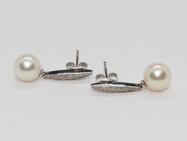 GELLNER. Boucles d'oreilles OR BLANC 750°/°°. 4,8 gr. 2 PERLES &14 Diamants – Image 2