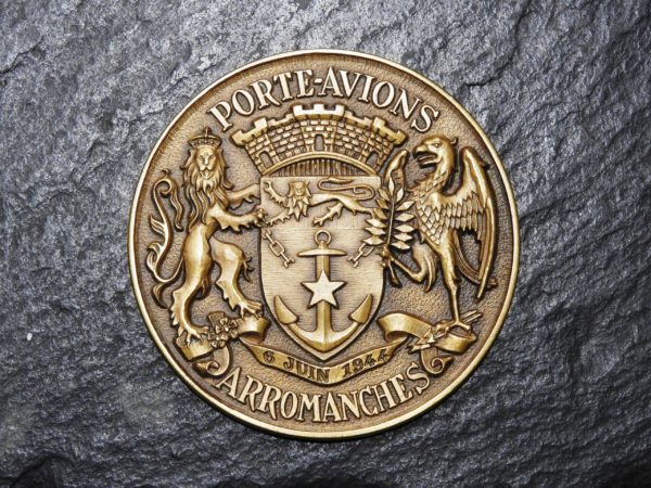 Médaille BRONZE 156 gr. Graveur A.AUGIS. PORTE AVIONS ARROMANCHES. 6 juin 1944 – Image 6
