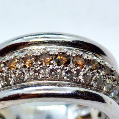Bague OR BLANC 750°/°° 18 Carats. 10 gr. 24 Diamants + 13 Diamants CHAMPAGNE – Image 4