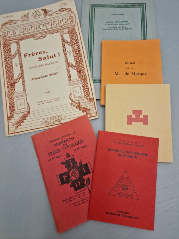 Lot de 5 Livres MAÇONNIQUES. Mémento grades, Instructions, cérémonies, rituels, etc...
