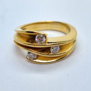 Bague Or Jaune 750°/°°  18 Carats. 9,6gr. 3 DIAMANTS – Image 8