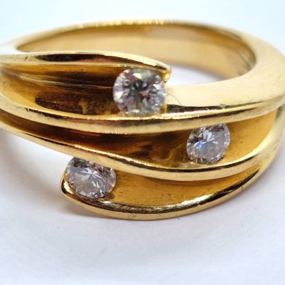 Bague Or Jaune 750°/°°  18 Carats. 9,6gr. 3 DIAMANTS – Image 5
