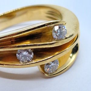 Bague Or Jaune 750°/°°  18 Carats. 9,6gr. 3 DIAMANTS – Image 4