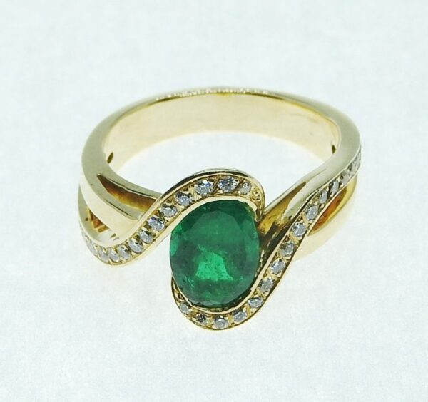 Bague EMERAUDE & 33 Diamants. OR 750°/°°. Tête d'aigle. 8,2 gr