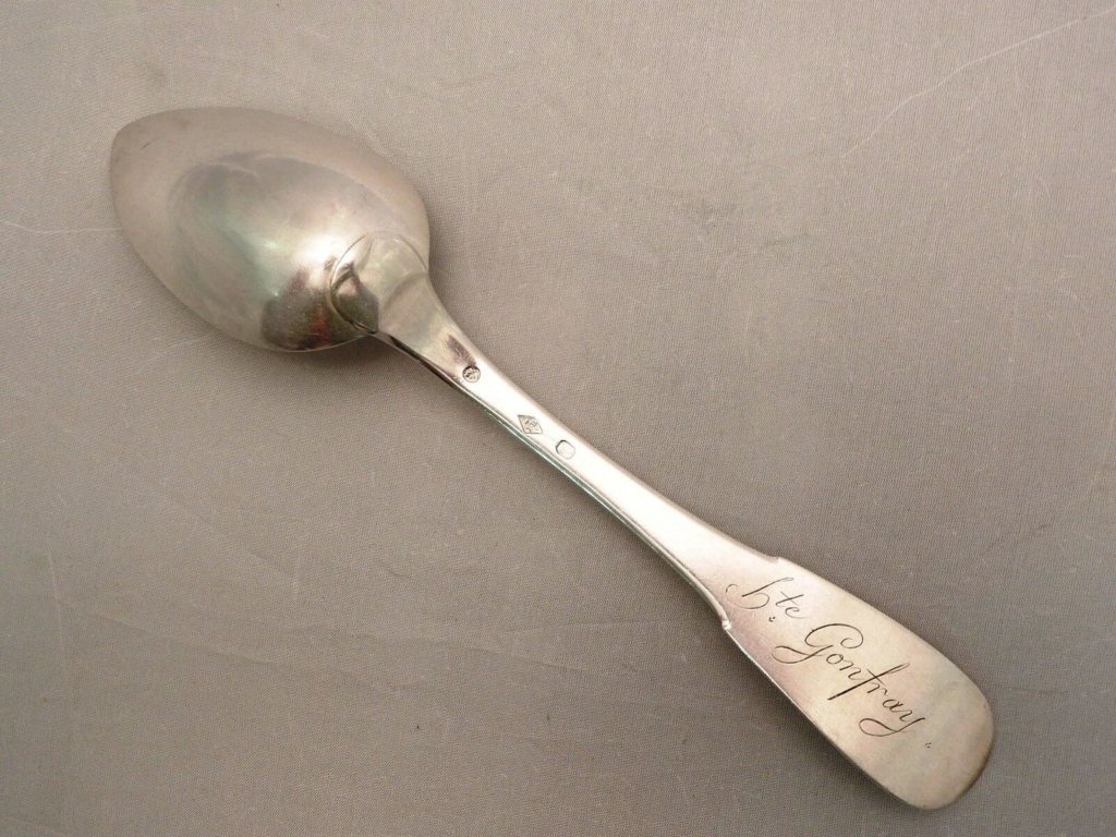 Cuillère. Argent Massif. Poinçon VIEILLARD. 78,1gr. 