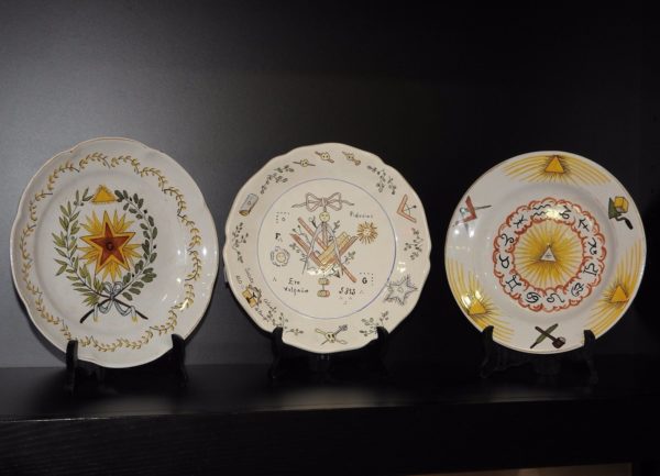 Franc-Maonnerie-Ancienne-Assiette-FaienceGEsotrisme-Symboles-Maonniques-273196192993-9