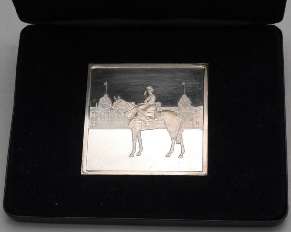 Medaille-ARGENT-118gr-Silver-Jubilee-Queen-Elisabeth-II-1977-Reine-a-CHEVAL-283569356233-4