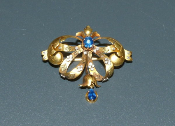 BROCHE-OR-JAUNE-750-2-Saphirs-Taille-ancienne-64gr-Tete-daigle-1900-283667728594-7
