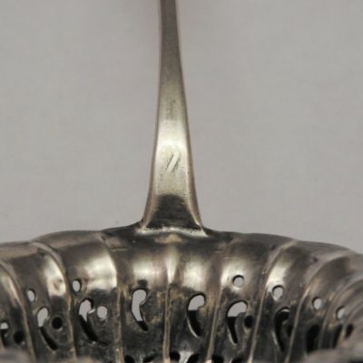 Saupoudreuse. Fin XIX°. ARGENT. 45gr. Minerve. Mo: BC. – Image 12