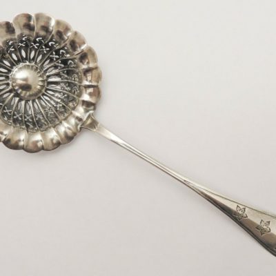 Saupoudreuse. Fin XIX°. ARGENT. 45gr. Minerve. Mo: BC. – Image 3