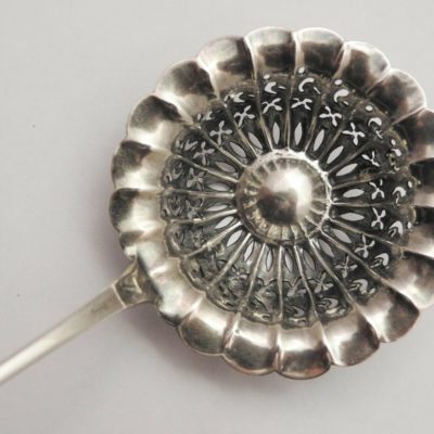 Saupoudreuse. Fin XIX°. ARGENT. 45gr. Minerve. Mo: BC. – Image 9