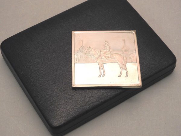 Mdaille-ARGENT-118gr-Silver-Jubilee-Queen-Elisabeth-II-1977-Reine-CHEVAL-282953885026-3