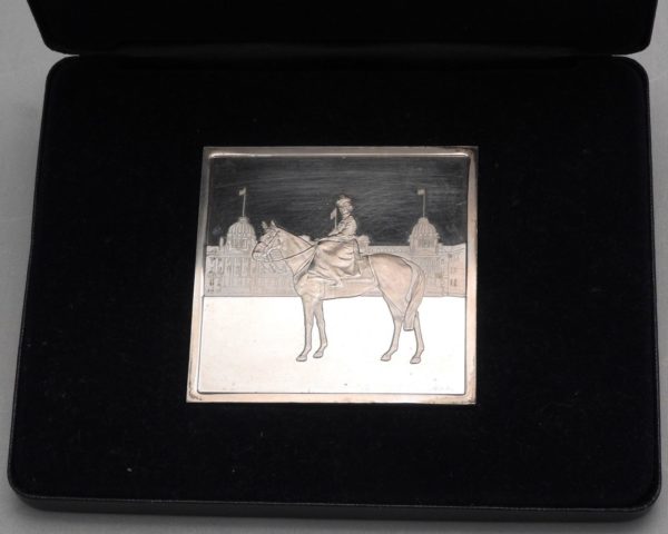 Mdaille-ARGENT-118gr-Silver-Jubilee-Queen-Elisabeth-II-1977-Reine-CHEVAL-282953885026-4