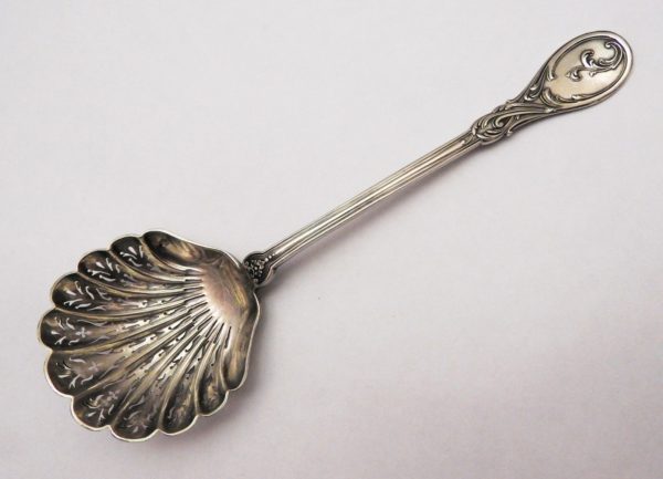 Saupoudreuse-Fin-XIX-ARGENT-75gr-Minerve-Motifs-Art-Nouveau-1900-273196193036-3