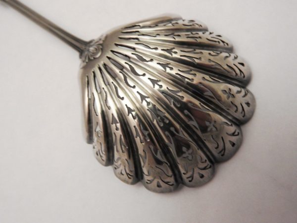Saupoudreuse-Fin-XIX-ARGENT-75gr-Minerve-Motifs-Art-Nouveau-1900-273196193036-7