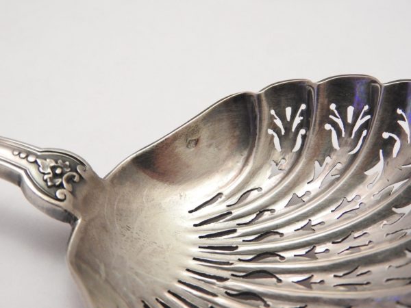 Saupoudreuse-Fin-XIX-ARGENT-75gr-Minerve-Motifs-Art-Nouveau-1900-273196193036-9