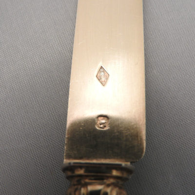 12 Couteaux. Lames Vermeil & manches Nacre. XIX°.Argenterie, Maitre Orfèvre: E.C – Image 9