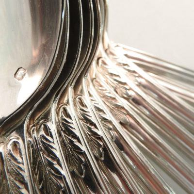 12 Couverts + 6 Fourchettes: Ménagère 30 pièces. ARGENT: 2,477 Kg. Minerve XIX° – Image 9
