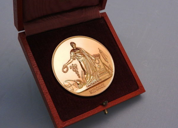 Médaille BRONZE. 68,7gr. Médaille de Vermeil des ARTS MECANIQUE 1973. Gr TIOLIER – Image 7